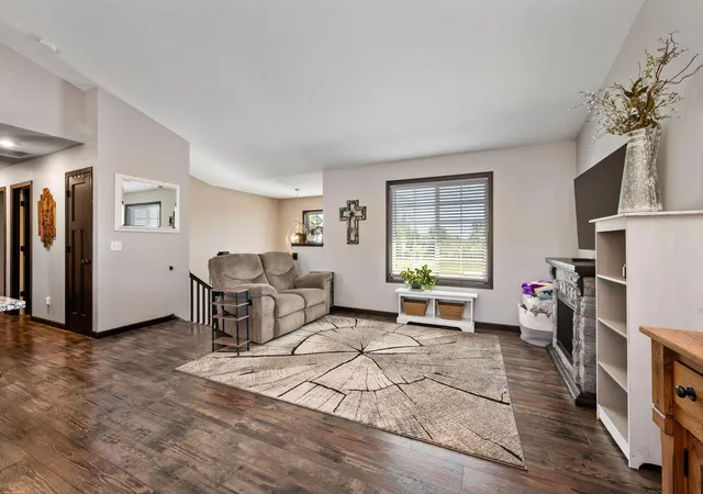 5th image of 704 Bremen Cir, Waverly, MN 55390 | MLS# 7118085