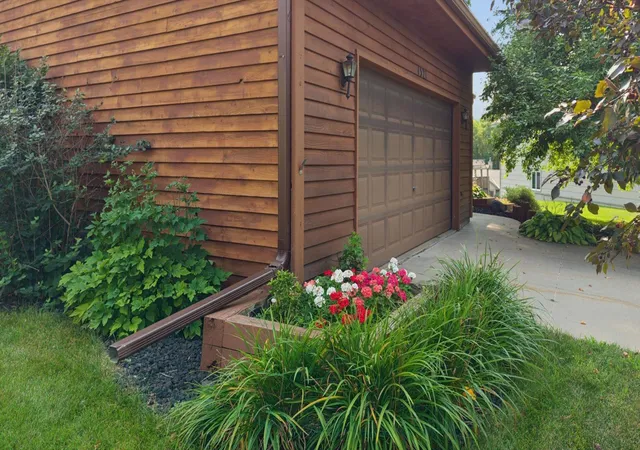 2nd image of 1521 Bruers Ct, Chaska, MN 55318 | MLS# 7118089