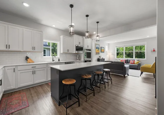 3rd image of 17580 Jett Cir Se, Prior Lake, MN 55372 | MLS# 7118091