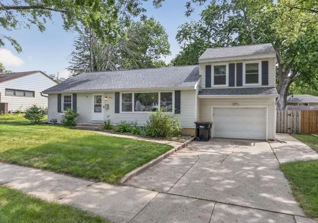 Photo 3 of Single family home for sale at 1536 9th Avenue Ne, Rochester, MN 55906 | MLS# 7118159 | Listing updated on 2026-09-15