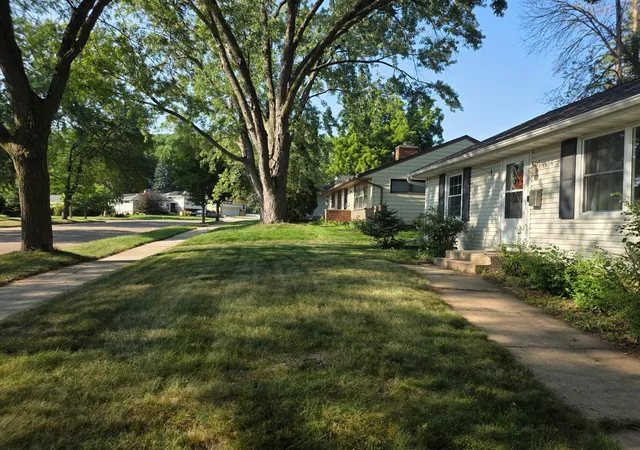 Photo 3 of Single family home for sale at 1536 9th Avenue NE, Rochester, MN 55906 | MLS# 7118159 | Listing updated on 2026-09-15
