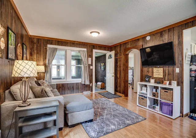 Photo 4 of Single family home for sale at 1992 Clear Ave, Saint Paul, MN 55119 | MLS# 7118167 | Listing updated on 2026-08-31