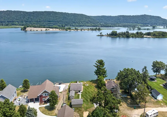 Photo 2 of Single family home for sale at 67480 County Rd 76, Wabasha, MN 55981 | MLS# 7118184 | Listing updated on 2026-08-06