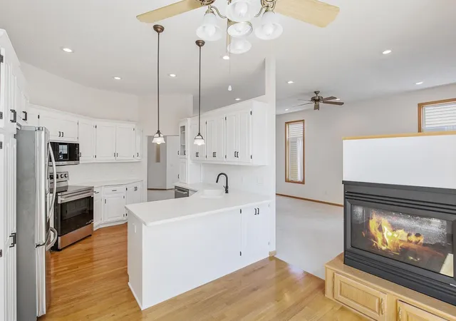 5th image of 10471 Spyglass Dr, Eden Prairie, MN 55347 | MLS# 7118188