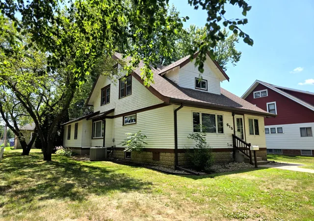 2nd image of 615 7th St, Kenyon, MN 55946 | MLS# 7118252