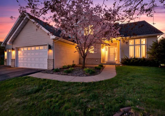 2nd image of 1672 Windsor Dr S, Shakopee, MN 55379 | MLS# 7118282