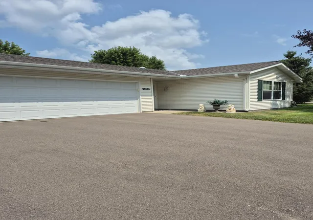 Photo 2 of Sale Pending at 1404 Presidential Dr, Northfield, MN 55057 | MLS# 7118320 | Listing updated on 2026-08-27