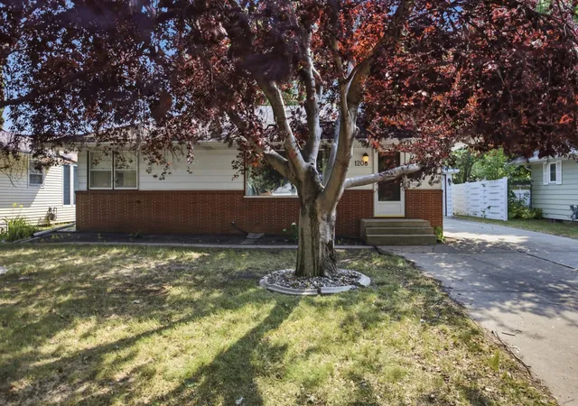 2nd image of 1208 18th St S, Moorhead, MN 56560 | MLS# 7118334