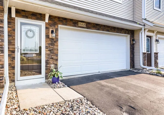 2nd image of 1668 Windigo Ln, Shakopee, MN 55379 | MLS# 7118361
