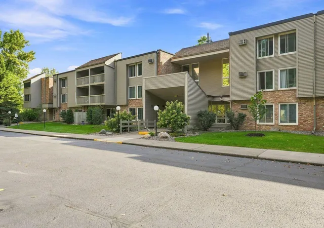 Listing Photo 2 - Condo for sale in building located at 4045 Hodgson Rd, Shoreview, MN 55126 - Unit #201