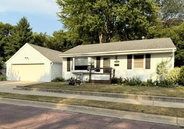 Photo 1 of Single family home for sale at 1113 Drake Ave, Windom, MN 56101 | MLS# 7118379 | Listing updated on 2026-08-11