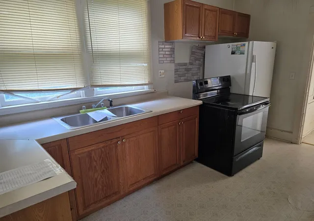 Photo 3 of Single family home for sale at 316 E 2nd Street, Fairmont, MN 56031 | MLS# 7118387 | Listing updated on 2026-09-01