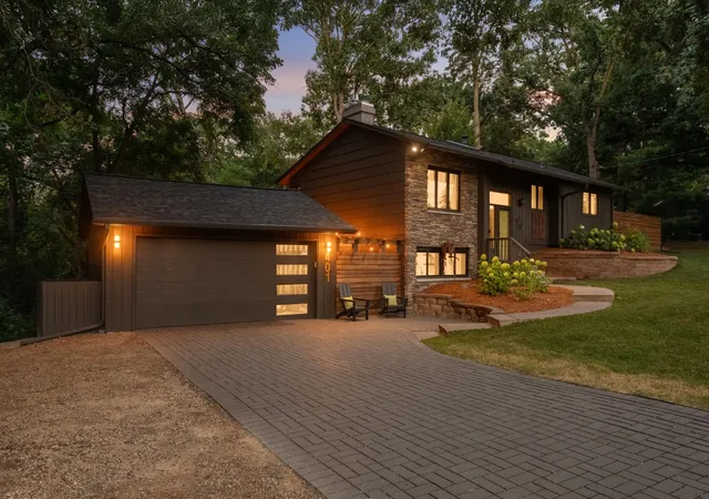 1st image of 401 Birchwood Ave, Saint Paul, MN 55110 | MLS# 7118398
