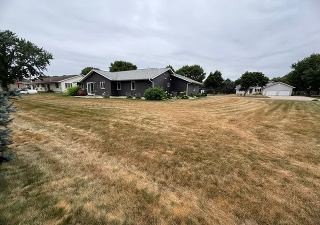 23rd image of 326 Rock River Dr, Edgerton, MN 56128 | MLS# 7118435