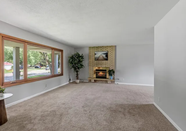 Photo 4 of Sale Pending at 444 County Rd B E, Saint Paul, MN 55117 | MLS# 7118437 | Listing updated on 2026-09-04