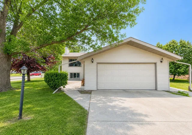 Photo 1 of Sale Pending at 325 2nd Street Nw, Hillsboro, ND 58045 | MLS# 7118468 | Listing updated on 2026-08-19