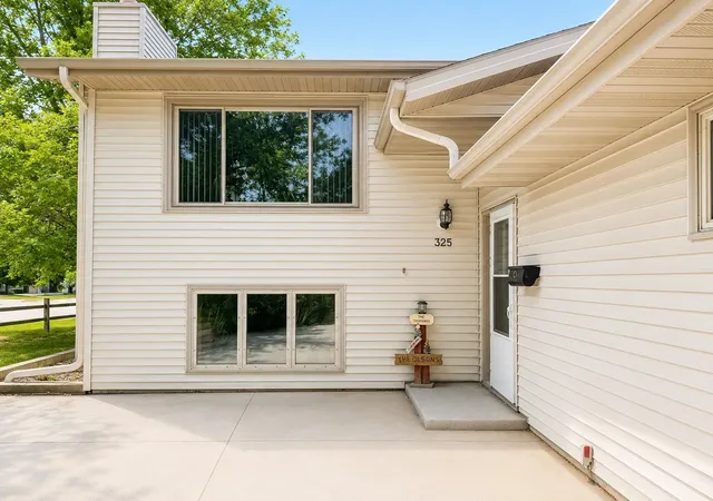 Photo 2 of Sale Pending at 325 2nd Street NW, Hillsboro, ND 58045 | MLS# 7118468 | Listing updated on 2026-08-19