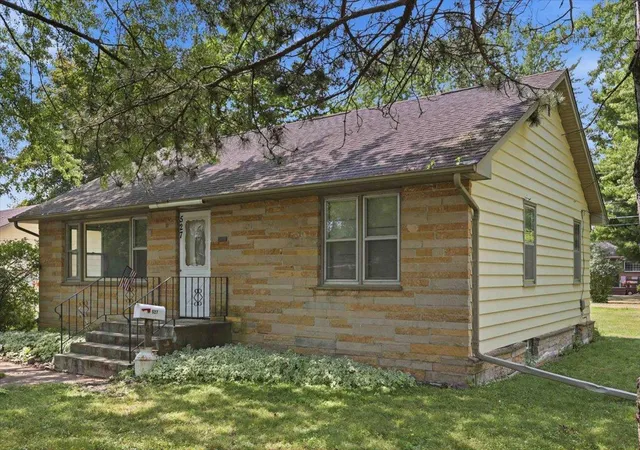 1st image of 527 Morrison St, Mora, MN 55051 | MLS# 7118490