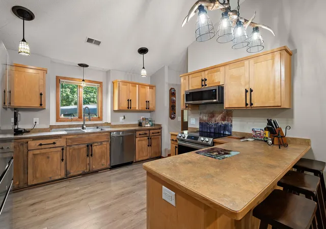 Photo 3 of Single family home for sale at 890 Saint Croix Trl, Taylors Falls, MN 55084 | MLS# 7118491 | Listing updated on 2026-10-02