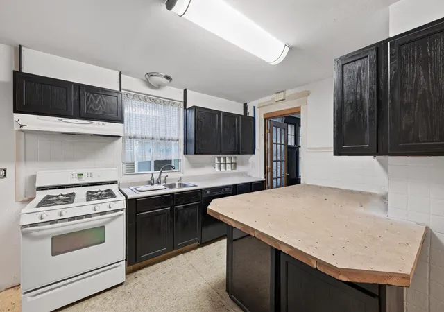 Photo 4 of Single family home for sale at 723 2nd Street NE, Minneapolis, MN 55413 | MLS# 7118492 | Listing updated on 2026-09-02