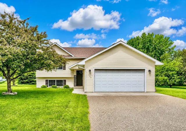 1st image of 109 French Ct, Roberts, WI 54023 | MLS# 7118502
