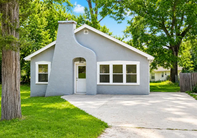 1st image of 1916 Albion Ave, Fairmont, MN 56031 | MLS# 7118511