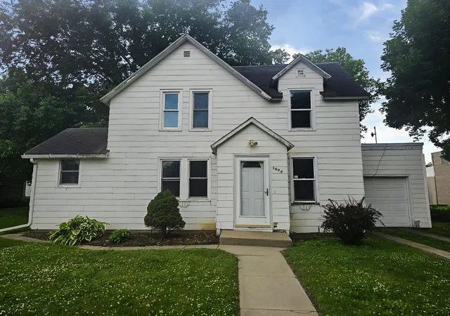 1st image of 1009 11th Ave, Clarkfield, MN 56223 | MLS# 7118538