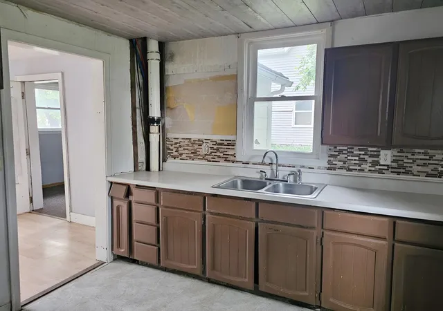 Photo 3 of Single family home for sale at 1009 11th Avenue, Clarkfield, MN 56223 | MLS# 7118538 | Listing updated on 2026-08-31