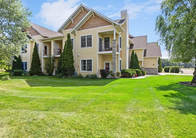 image of 755 Hickory Wy, Lake City, MN 55041