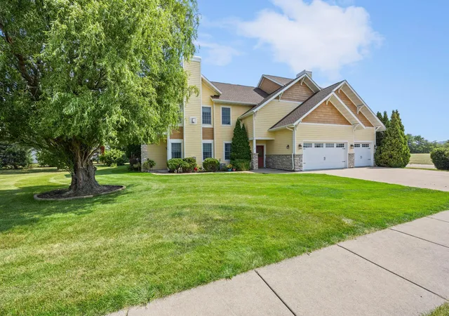 Photo 3 of Condo for sale at 755 Hickory Wy #2, Lake City, MN 55041 | MLS# 7118570 | Listing updated on 2026-09-28