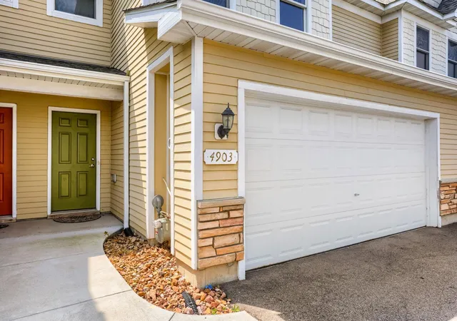 3rd image of 4903 Hamlet Ave N, Saint Paul, MN 55128 | MLS# 7118571