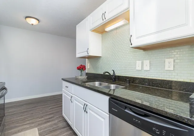 Photo 4 of Condo for sale at 4351 Parklawn Ave #7E, Minneapolis, MN 55435 | MLS# 7118617 | Listing updated on 2026-08-27