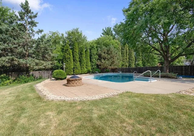 18th image of 3819 Lodestone Ln, Saint Paul, MN 55122 | MLS# 7118622