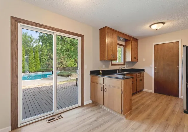 3rd image of 3819 Lodestone Ln, Saint Paul, MN 55122 | MLS# 7118622