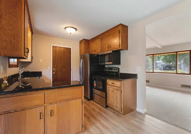 4th image of 3819 Lodestone Ln, Saint Paul, MN 55122 | MLS# 7118622
