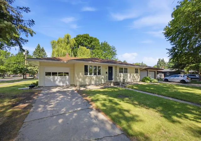 Photo 3 of Single family home for sale at 1719 18th Street S, Moorhead, MN 56560 | MLS# 7118631 | Listing updated on 2026-08-28