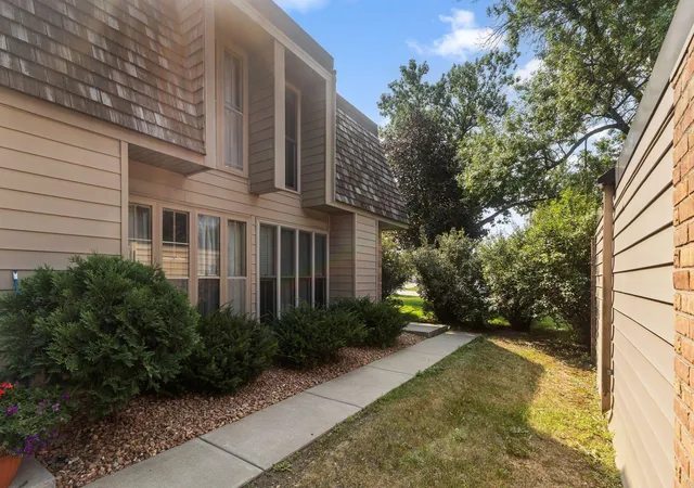 Photo 3 of Single family home for sale at 6301 Barrie Rd, Minneapolis, MN 55435 | MLS# 7118645 | Listing updated on 2026-08-01