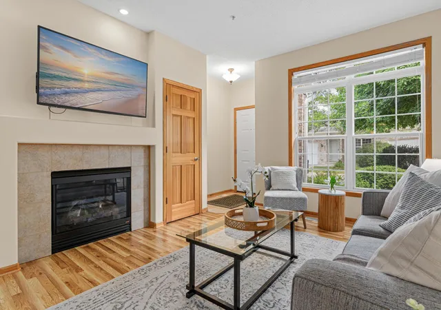 3rd image of 9651 Belmont Ln, Eden Prairie, MN 55347 | MLS# 7118684
