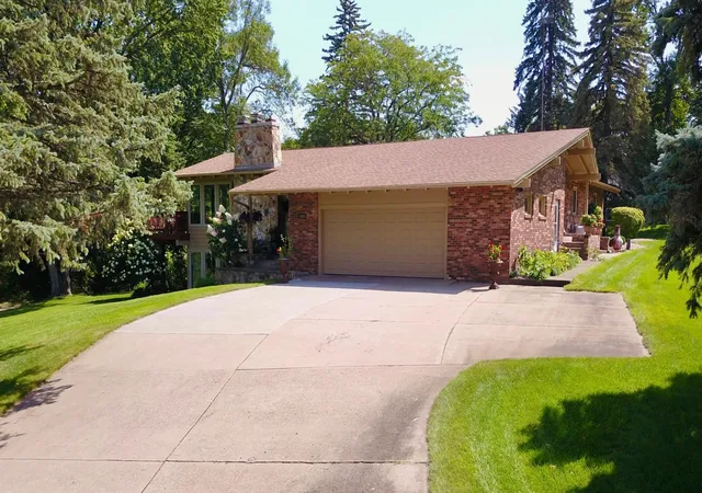 Photo 1 of Single family home for sale at 1800 Linda Ln, Saint Cloud, MN 56301 | MLS# 7118687 | Listing updated on 2026-09-05