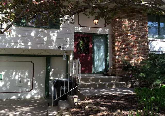 Photo 2 of Sale Pending at 141 Oakwood Dr, Saint Paul, MN 55112 | MLS# 7118691 | Listing updated on 2026-10-27