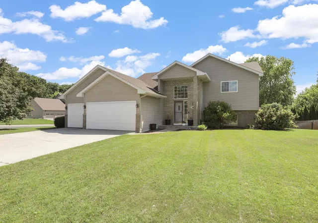 1st image of 813 Lawrence Pkwy, Buffalo, MN 55313 | MLS# 7118709