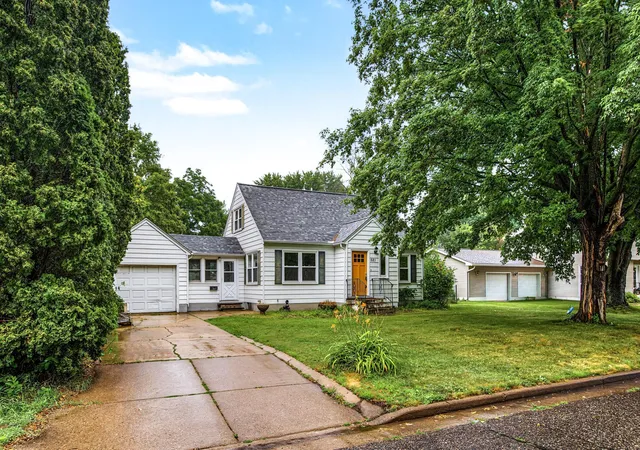 1st image of 521 E 3rd St, New Richmond, WI 54017 | MLS# 7118720