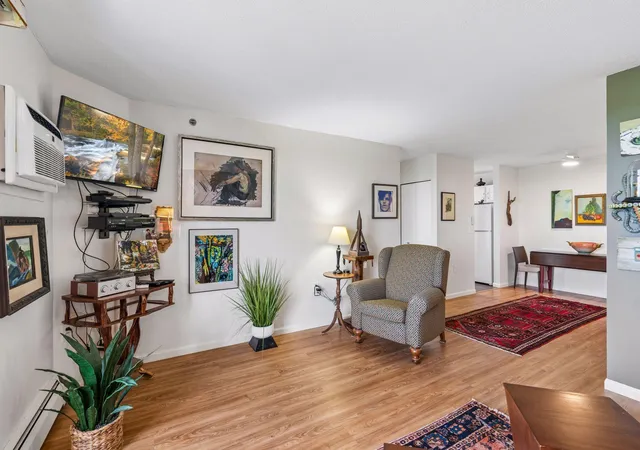 Listing Photo 4 - Condo for sale in building located at 6500 Woodlake Dr, Richfield, MN 55423 - Unit #905