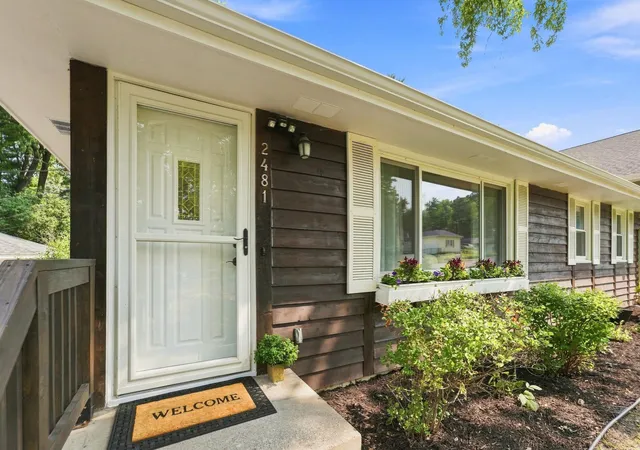 1st image of 2481 19th Ave E, Saint Paul, MN 55109 | MLS# 7118735