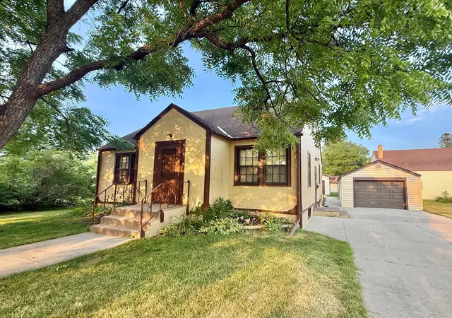 Photo 1 of Single family home for sale at 618 Dewey Ave N, Thief River Falls, MN 56701 | MLS# 7118768 | Listing updated on 2026-08-26