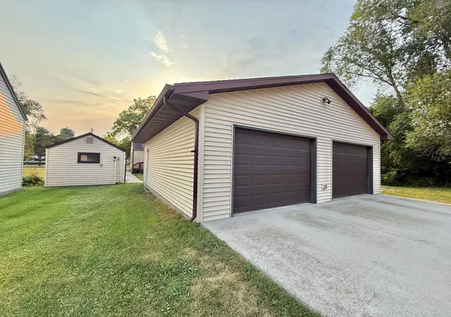 Photo 2 of Single family home for sale at 618 Dewey Ave N, Thief River Falls, MN 56701 | MLS# 7118768 | Listing updated on 2026-08-26