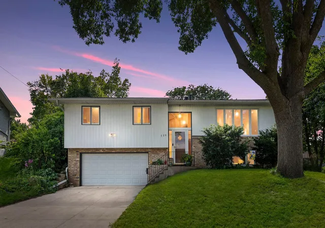 1st image of 725 W 1st St, Waconia, MN 55387 | MLS# 7118788