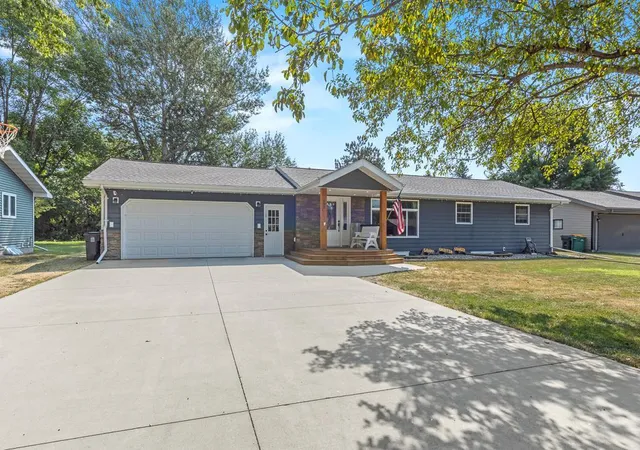 Photo 2 of Sale Pending at 405 S Lake St, Hendricks, MN 56136 | MLS# 7118795 | Listing updated on 2026-08-18