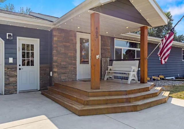 Photo 3 of Sale Pending at 405 S Lake St, Hendricks, MN 56136 | MLS# 7118795 | Listing updated on 2026-08-18