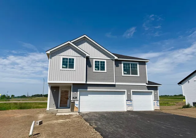 2nd image of 1821 Pierce St S, Cambridge, MN 55008 | MLS# 7118835